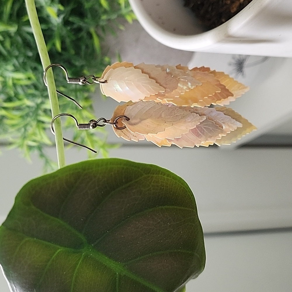 Accent Leaf Earrings - Picture 1 of 3